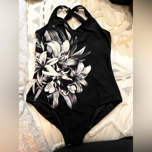 Azura one piece underwire swimsuit 34DDD size US 8